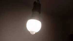 Żarówka LED z czujnikiem zmierzchu i ruchu gwint E27 40W barwa: biały zimny zdjęcie 5