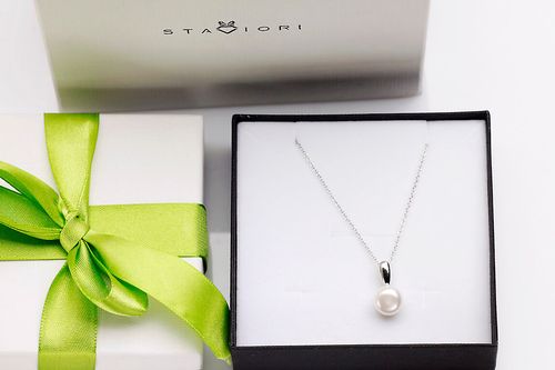 Srebrny naszyjnik Staviori z perłami na Arena.pl