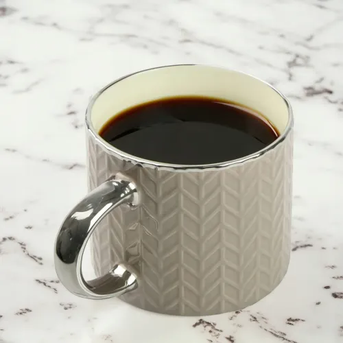 KUBEK PORCELANOWY DO KAWY HERBATY WZÓR SWETEREK 470ML ZE SREBRNYM UCHEM na Arena.pl