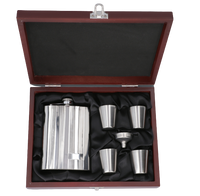 Piersiówka z Kieliszkami i Lejkiem w Zestawie