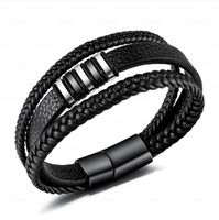 Czarna skórzana bransoletka ze stalowymi akcentami 19cm