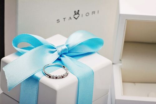 Złoty pierścionek PBD3867R - Diament na Arena.pl