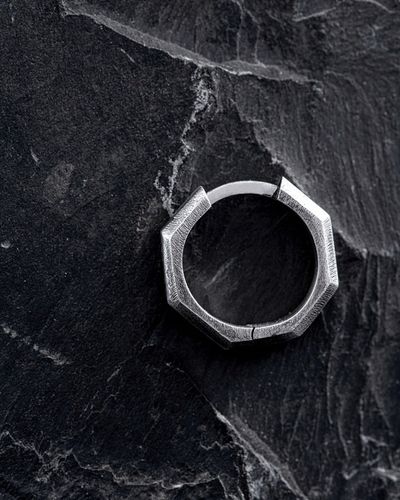 Srebrny kolczyk BRUTAL na Arena.pl