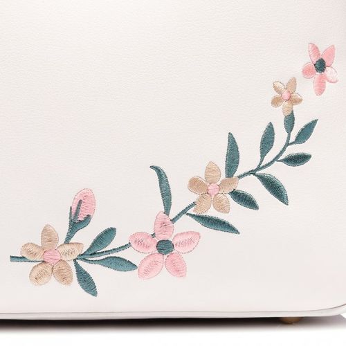 Biały kuferek kwiat na Arena.pl