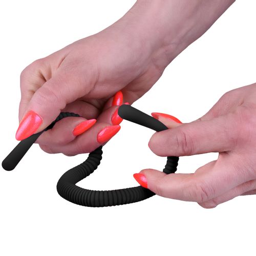 ROZCHYLA CIPKE I STYMULUJE PUNKT G W CZASIE SEKSU CZARNY na Arena.pl