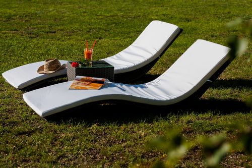 Komplet leżaków z szarego technorattanu na Arena.pl