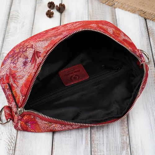 saszetka nerka damska skórzana z oryginalnym kwiatowym wzorem na Arena.pl