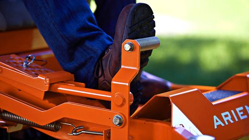 TRAKTOREK ARIENS APEX 48" ZERO-SKRĘT TRAKTOREK OGRODOWY KOSIARKA SAMOJEZDNA SPALINOWA DO TRAWY ZERO TURN 122cm KAWASAKI FR691 23KM PREMIUM V-TWIN dwa cylindry 991316 - OFICJALNY DYSTRYBUTOR - AUTORYZOWANY DEALER ARIENS na Arena.pl