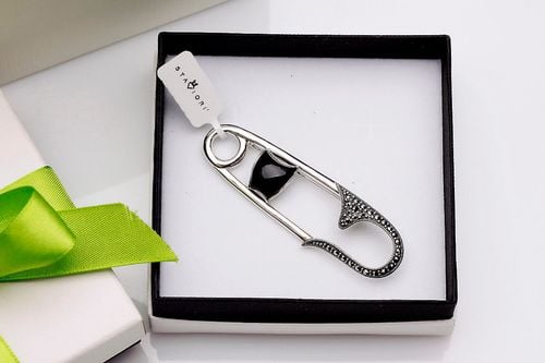 broszka srebrna agrafka z onyksem i markazytami na Arena.pl