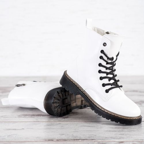 Białe Glany r.39 na Arena.pl