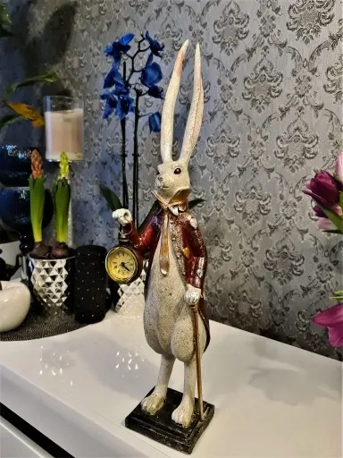 FIGURKA FIGURA - ZAJĄC KRÓLIK Z ZEGAREM model I zdjęcie 6