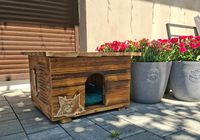 Drewniany domek dla kota Roz. M