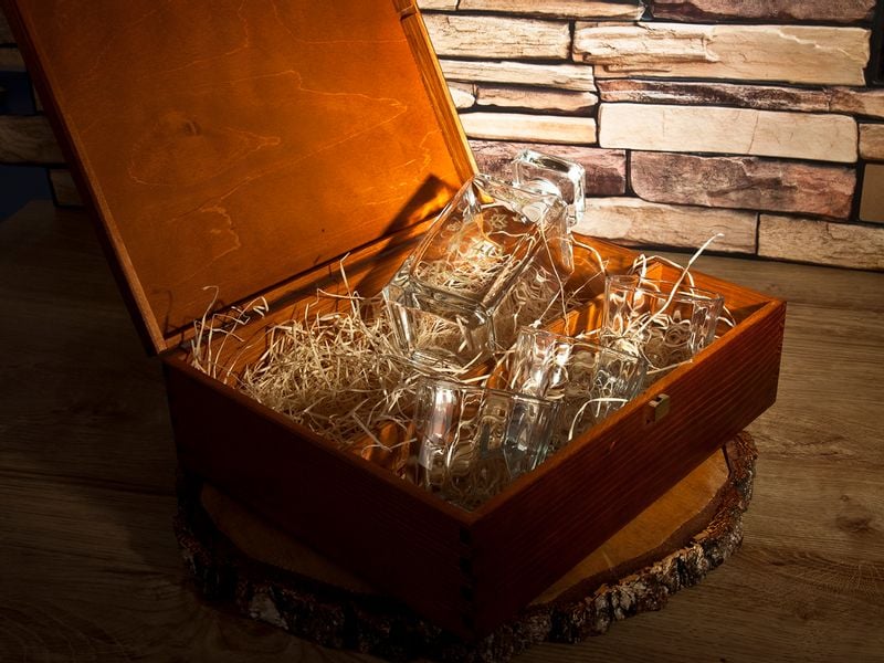 KARAFKA z 3 szklankami w etui ROCZNICA ŚLUBU prezent 20 25 30 35 40 50 60 zdjęcie 3