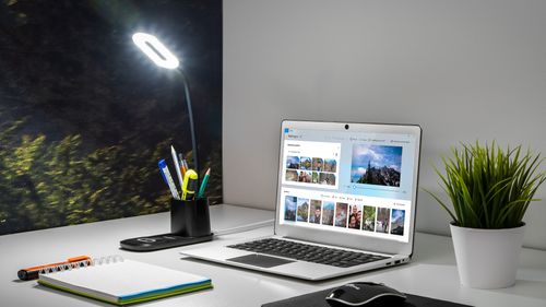 Lampka LED z ładowarką indukcyjną na Arena.pl