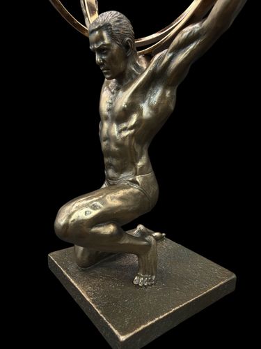 KLĘCZĄCY ATLAS Z GLOBEM VERONESE WU77585A1 na Arena.pl