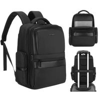 plecak podróżny z poliestru w czarnym kolorze zawieszony na regulowanych