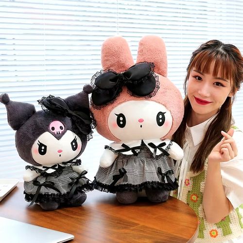 HELLO KITTY KUROMI MASKOTKA PLUSZAK ZABAWKA CZARNA SUKIENKA KOTEK 35CM na Arena.pl