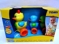 TOMY wesoe drepczce kaczuszki E4613