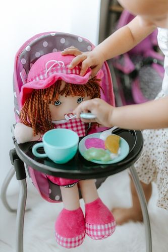 Zestaw dla lalek ŁÓŻECZKO + KRZESEŁKO do karmienia dla laki HUŚTAWKA 2w1 na Arena.pl
