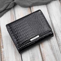 portfel damski skórzany mały czarny lakierowany croco z