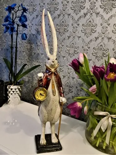 FIGURKA FIGURA - ZAJĄC KRÓLIK Z ZEGAREM model I na Arena.pl