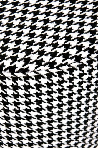 Pufa Ranu czarno-biała na Arena.pl