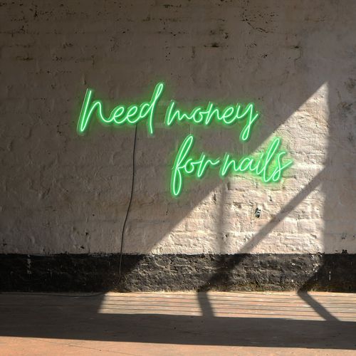 Napis LED Need Money For Nails na Arena.pl