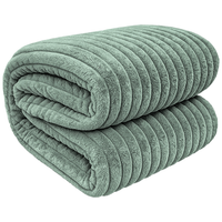 Miękki koc Lea 200x220 zielony lekki tłoczony do sypialni salonu