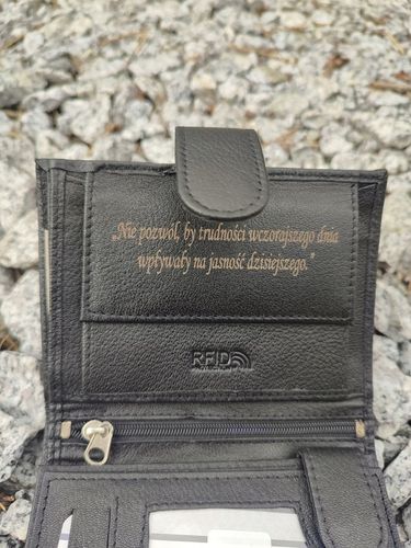 PREZENT NA DZIEŃ CHŁOPAKA TATY SKÓRZANY PORTFEL Z GRAWEREM MĘSKI DLA NIEGO na Arena.pl