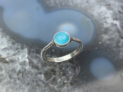 klasyczny pierścionek z małym oczkiem kocie oko błękitne rozmiary do wyboru na Arena.pl