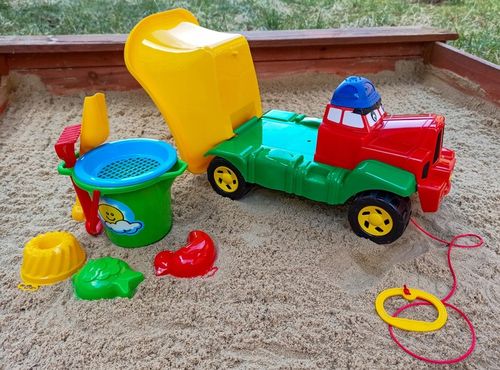 Samochód wywrotka Reks z zestawem do piasku, ciężarówka Reks z zestawem na Arena.pl