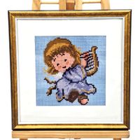 Ręcznie Haftowany Obrazek Aniołek z Harfą 24x24 cm w Ramce