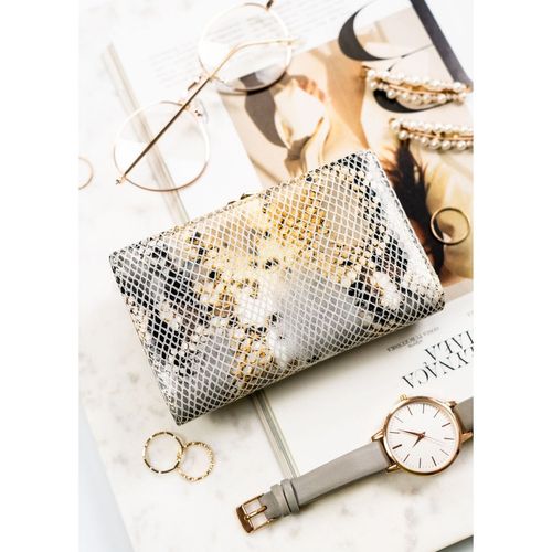 portfel damski na bigiel i zatrzask wykonany ze skóry naturalnej ze wzorem na Arena.pl