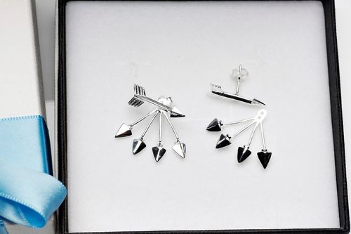 srebrne kolczyki strzały  - noś na dwa sposoby na Arena.pl