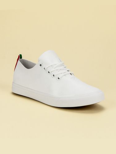 WIĄZANE TRAMPKI Rozmiar - 41 na Arena.pl