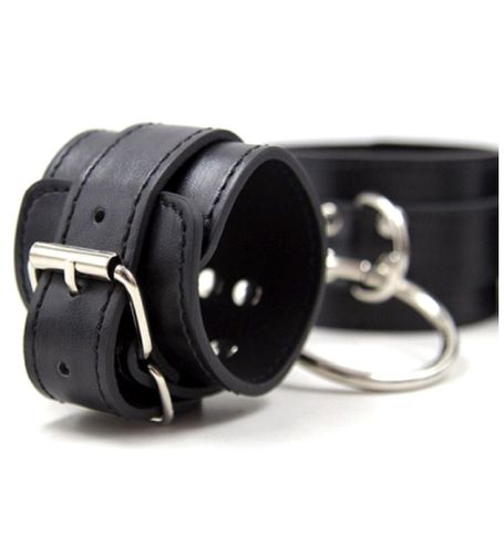 Kajdanki na pająku na Arena.pl