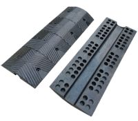 Najazd kablowy 1 kanałowy rampa kablowa 5x7cm ochrona kabli NK-57