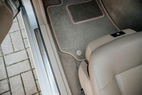 Dywanik kierowcy welurowy Jaguar E-Pace 2017- beżowy na Arena.pl