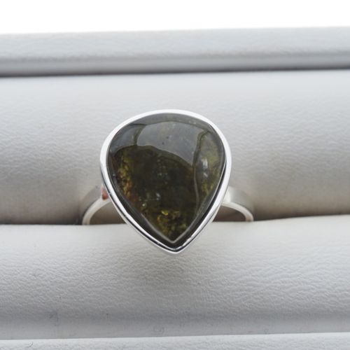 Pierścionek regulowany z Granatem Zielonym w srebrze. na Arena.pl