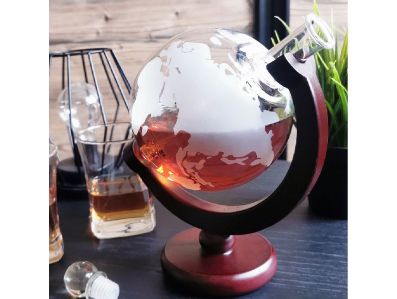 Karafka do whisky globus statek stojak premium zdjęcie 7