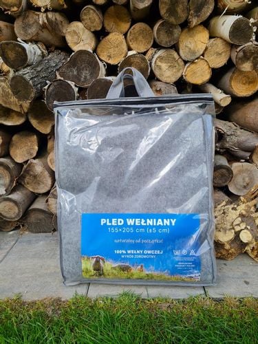 Koc wełniany jednobarwny z jasnymi frędzlami grafitowy na Arena.pl