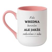 KUBEK "MAŁA WREDNA BEZCZELNA, ALE JAKŻE ZADOWOLONA Z SIEBIE" Wzór - Elegant Biało-Różowy 330 ml