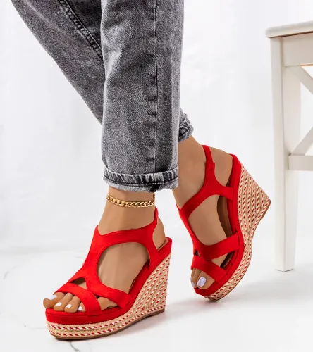 Czerwone espadryle na koturnie Cedar 37 na Arena.pl