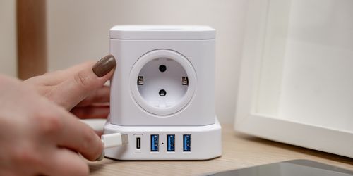 Kostka zasilająca Newell GaN Power Cube 9w1 na Arena.pl