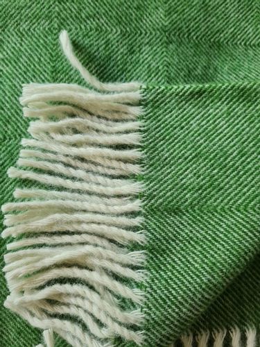 Koc wełniany z frędzlami 150x200 DIAGONAL wełna nowozelandzka zielony na Arena.pl