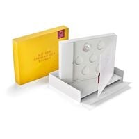 Kaseta z książką z serii The language of flowers