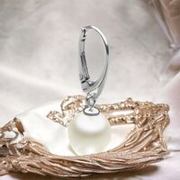 Srebrne kolczyki wiszące z perłą Swarovski