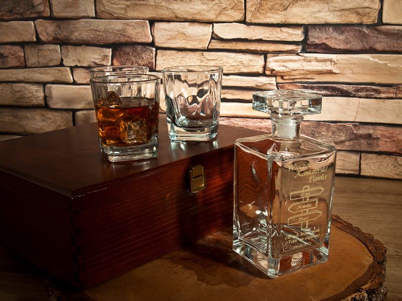 KARAFKA z 3 szklankami w etui ROCZNICA ŚLUBU prezent 20 25 30 35 40 50 60 zdjęcie 4