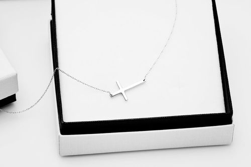 złoty naszyjnik - celebrytka - z krzyżykiem na Arena.pl