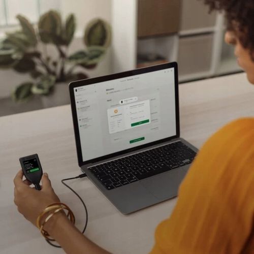 PORTFEL KRYPTOWALUT TREZOR MODEL T na Arena.pl